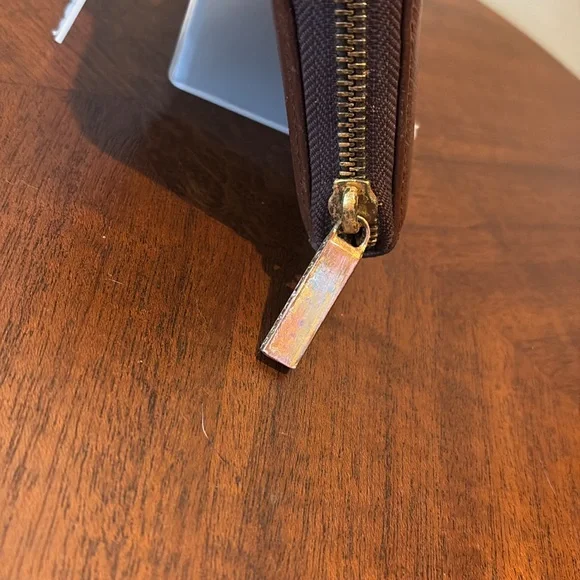 Tory Burch   Long wallet  zippy wallet leather  brown / gold tone good condition - Picture 5 of 16